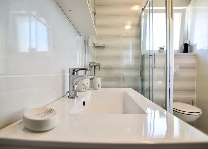 Laura 1 * Privlaka (Zadar)