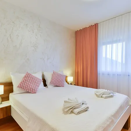 Laura 1 * Privlaka (Zadar)