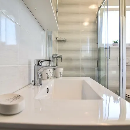 Laura 1 * Privlaka (Zadar)