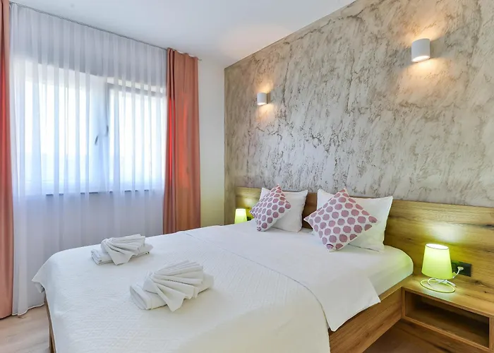 Laura 1 * פריבלאקה