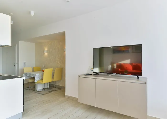 Laura 1 פריבלאקה