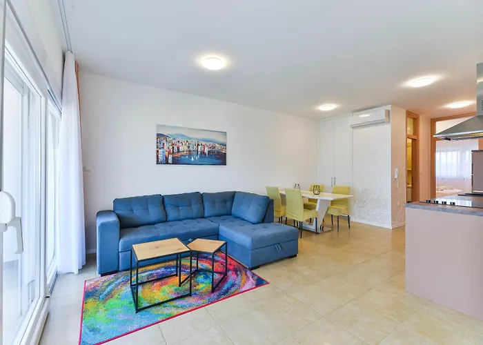 Laura 1 פריבלאקה